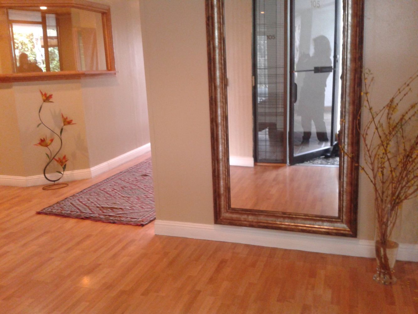 2 ROOM PRIVATE OFFICE ON GROUND FLOOR. FREE PARKING. VERY CENTRAL